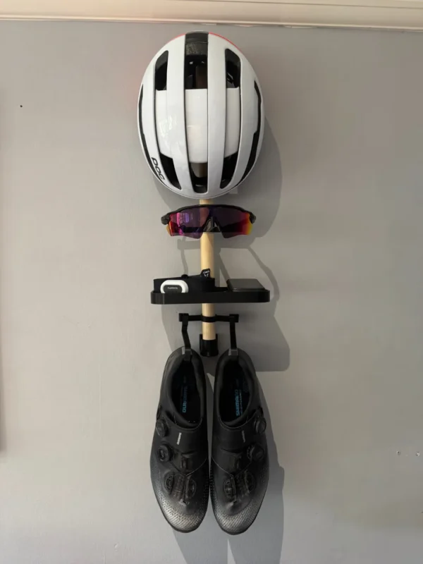 rack vertical para implementos de ciclismo