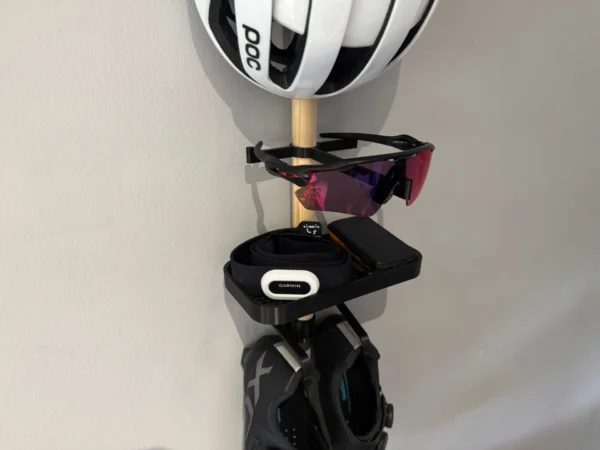 rack vertical para implementos de ciclismo